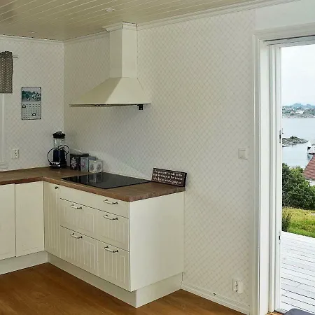 Holiday Bakkasund Ii Holiday home